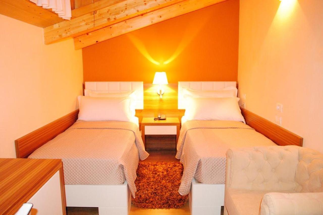 Hotel Vila 60 Тирана Екстер'єр фото