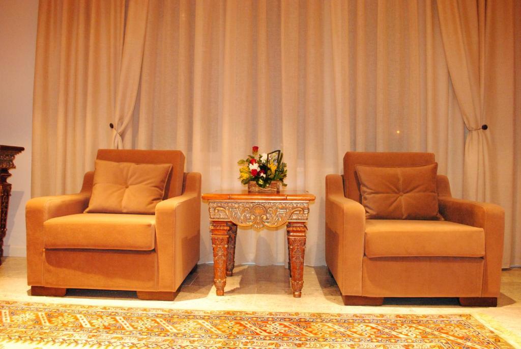 Hotel Vila 60 Тирана Екстер'єр фото
