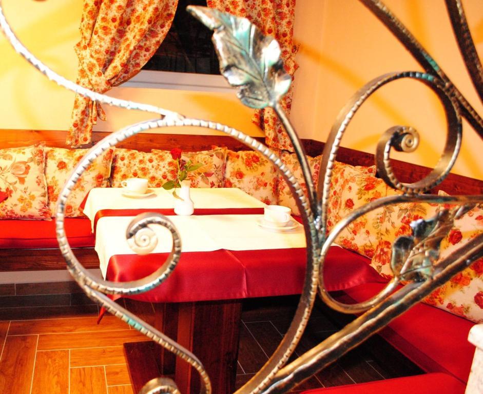 Hotel Vila 60 Тирана Екстер'єр фото