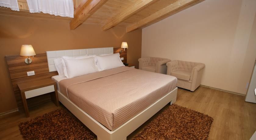 Hotel Vila 60 Тирана Екстер'єр фото
