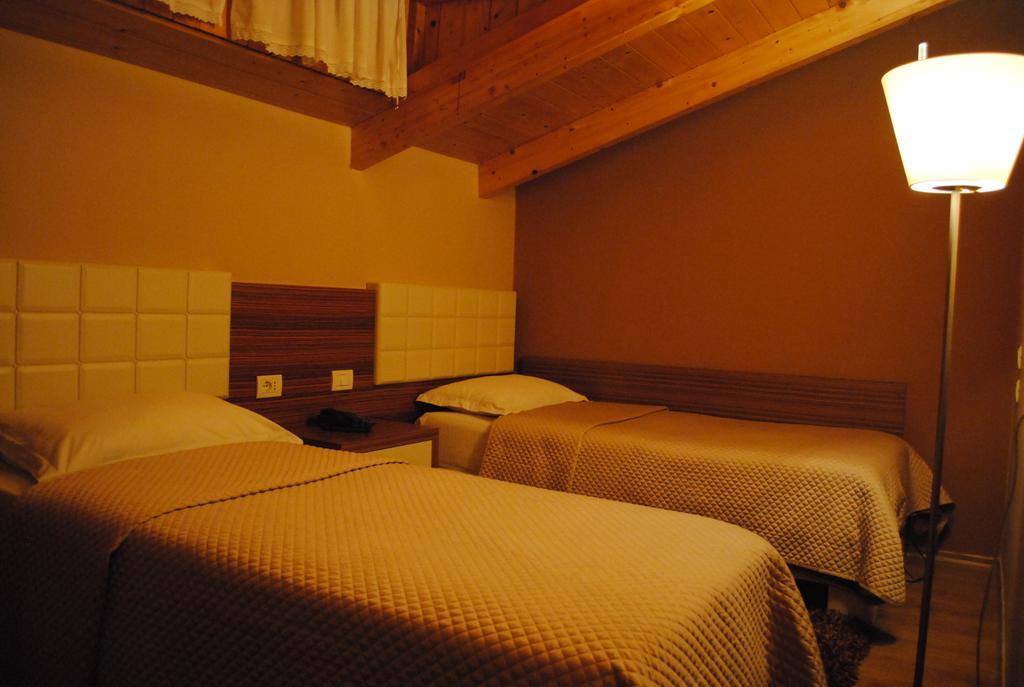 Hotel Vila 60 Тирана Екстер'єр фото