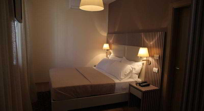 Hotel Vila 60 Тирана Екстер'єр фото