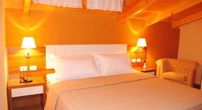 Hotel Vila 60 Тирана Екстер'єр фото