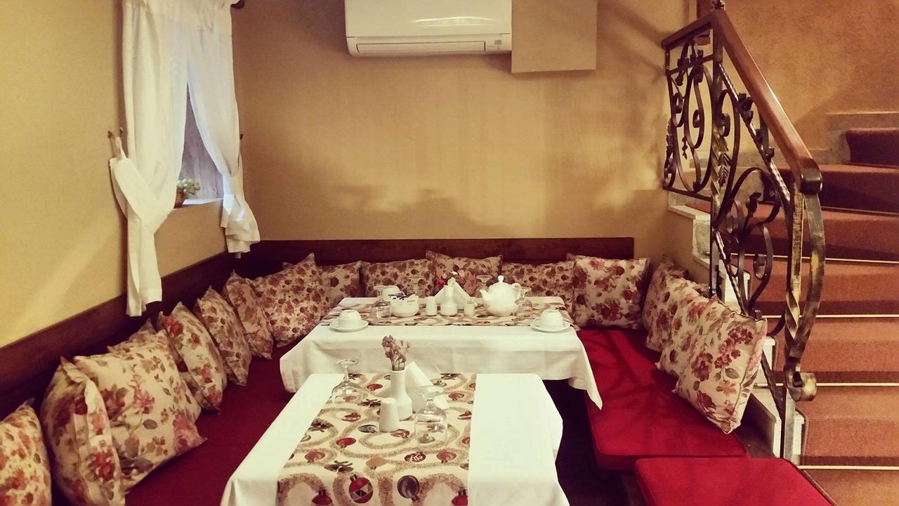 Hotel Vila 60 Тирана Екстер'єр фото