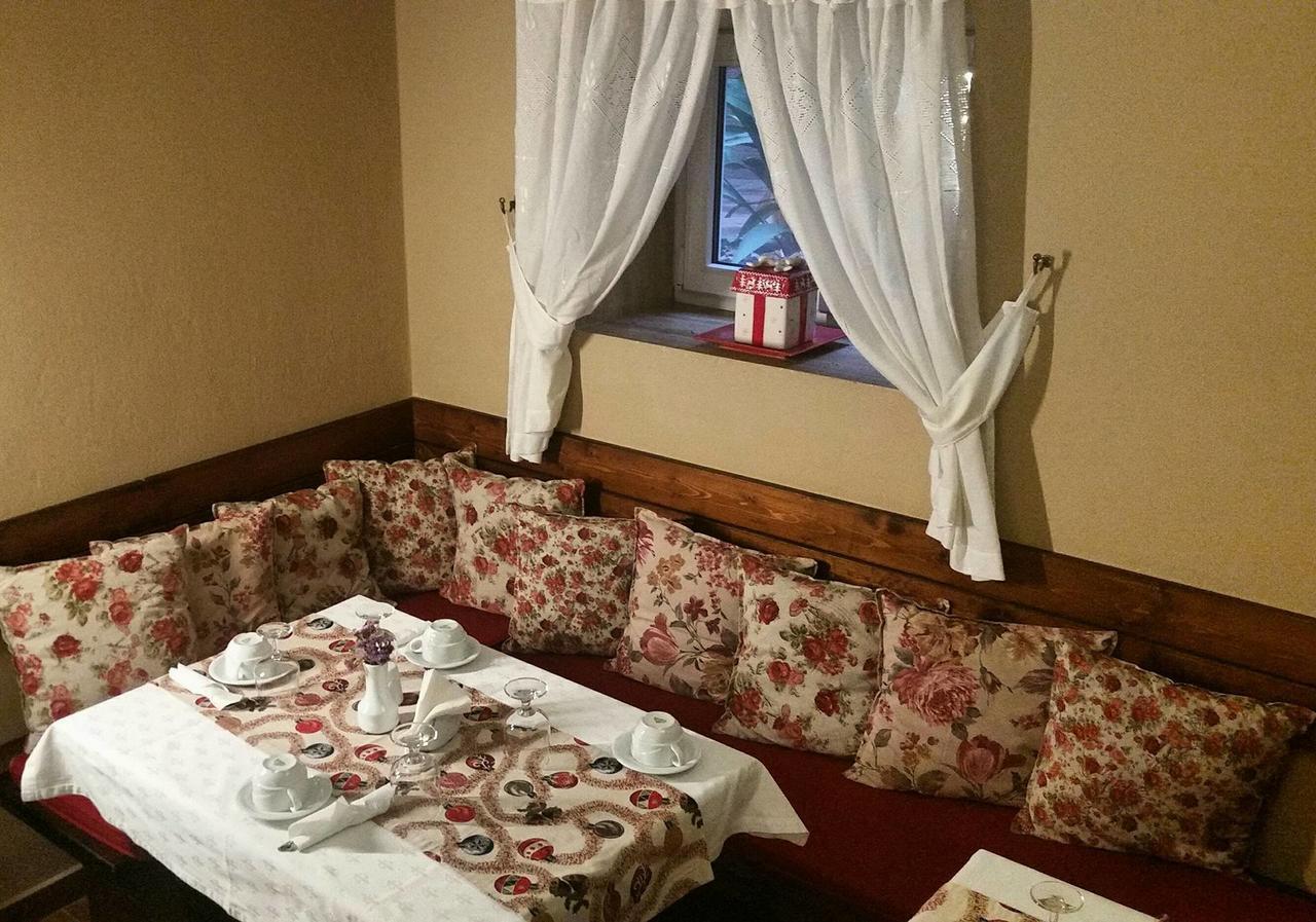 Hotel Vila 60 Тирана Екстер'єр фото