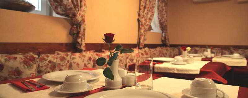 Hotel Vila 60 Тирана Екстер'єр фото
